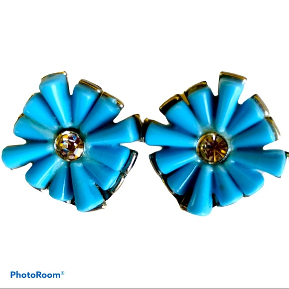 Vintage Blue Flower Clip On Earrings - Picture 1 of 7